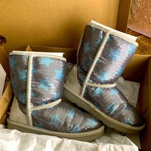 Girls size 1 UGG boot